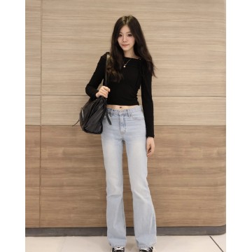 柔軟微喇叭型修身牛仔褲