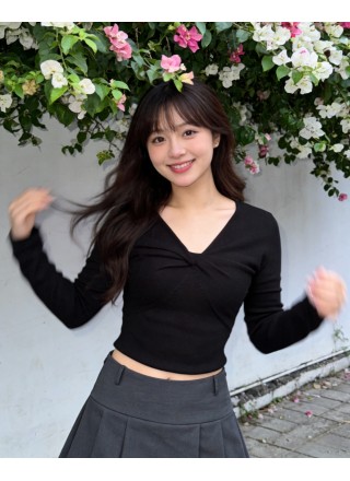 【現貨區】若隱若現大V領上衣